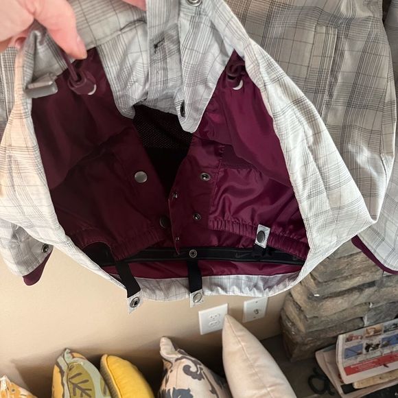 Nike storm fit full zip rain jacket size S, adjustable hood/ hem + features - Picture 6 of 10